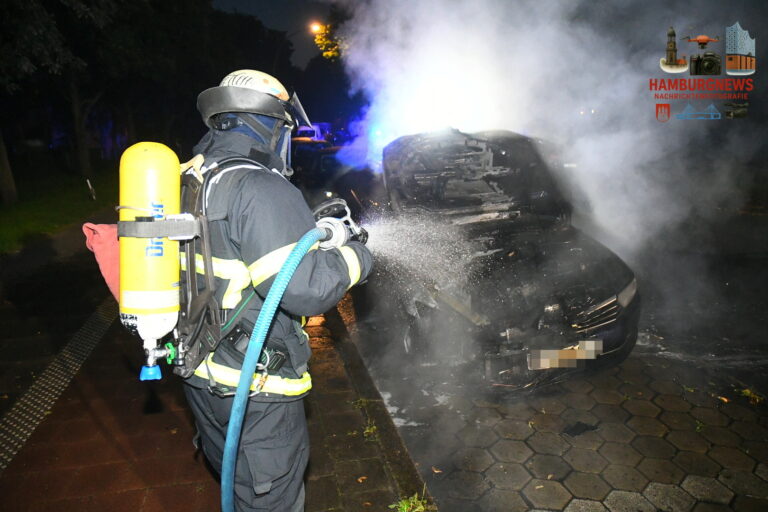 Hamburg Hausbruch - Brandstiftung am PKW