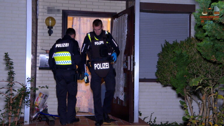 Hamburg Fischbek - Durchsuchung in Haus von FDP Bundespolitiker