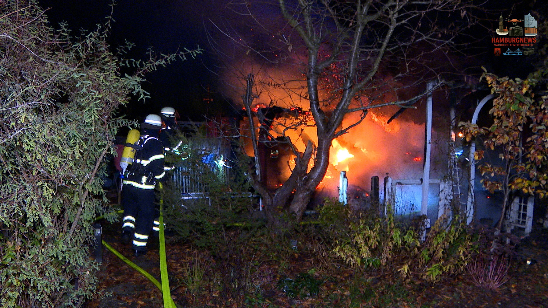 12.11.2025 Hamburg Finkenwerder – Brennende Gartenlaube am Finkenwerder Westerdeich