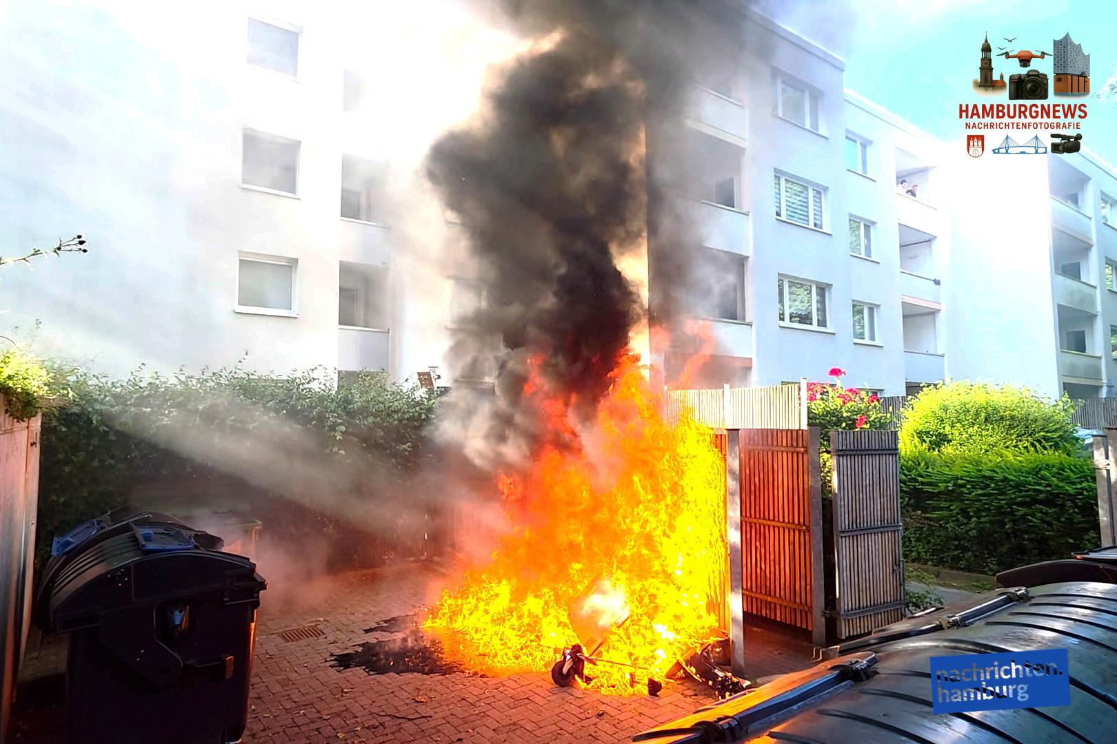 Brennende Müllcontainer in Neuwiedenthal – Zeugen beobachten mutmaßliche Brandstiftung