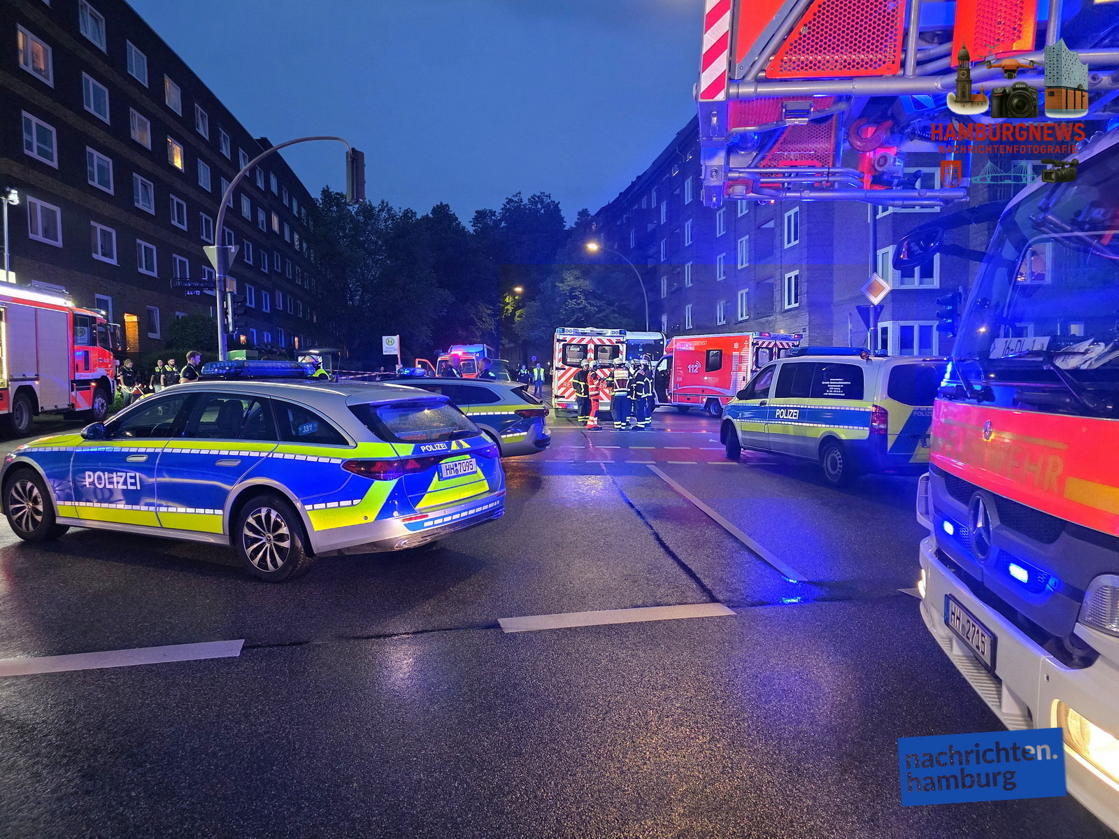 Hamburg Alsterdorf - Bus überfährt zwei Menschen - lebensgefahr