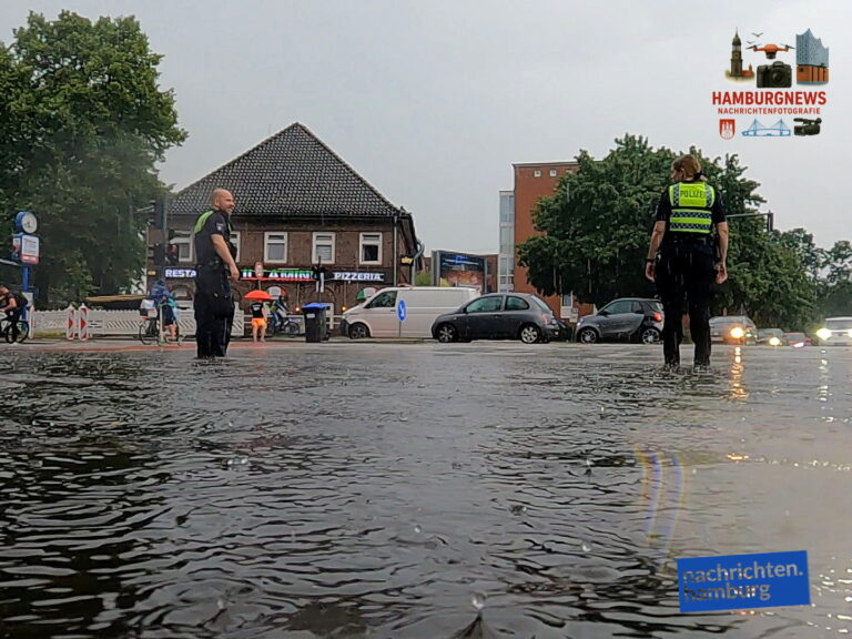 Hamburg Neugraben - Kurzes Gewitter setzt Hamburger Süden unter Wasser