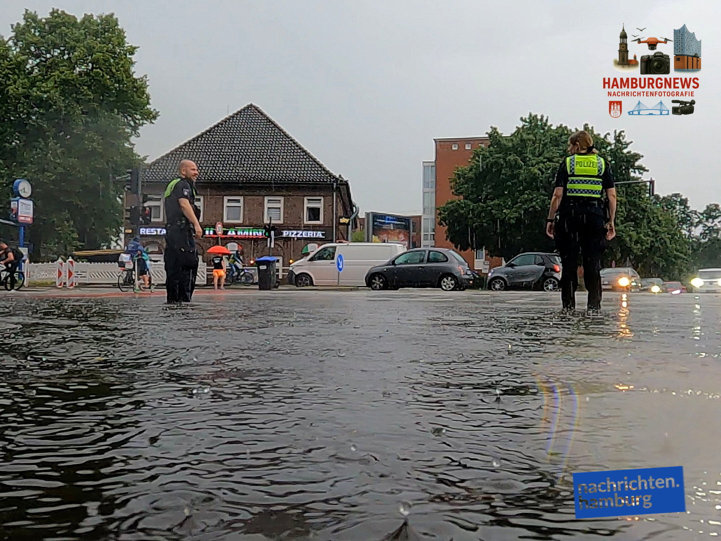 Hamburg Neugraben - Kurzes Gewitter setzt Hamburger Süden unter Wasser