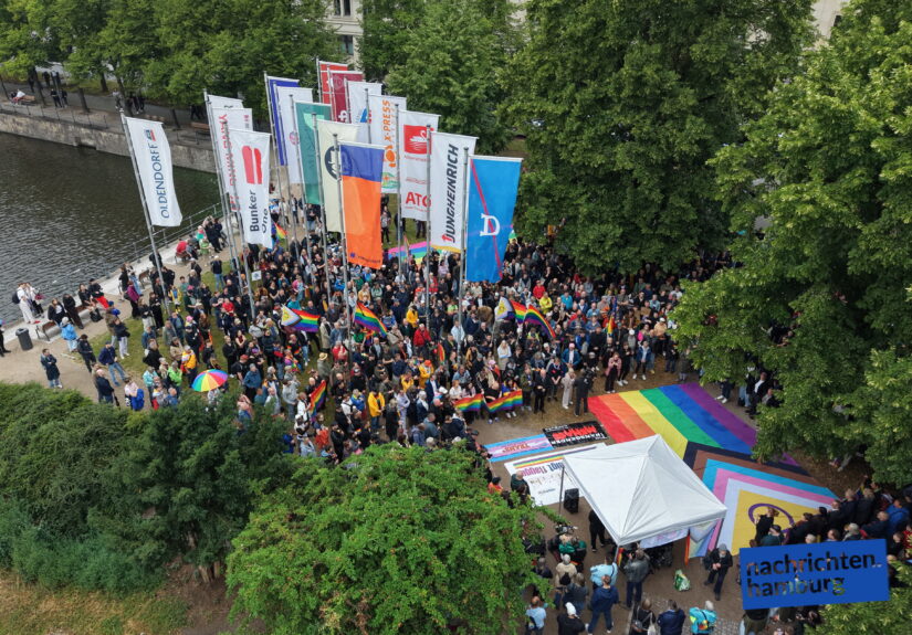Hamburg: Mahnwache an der Alster für Opfer des CSD-Anschlags in Berlin