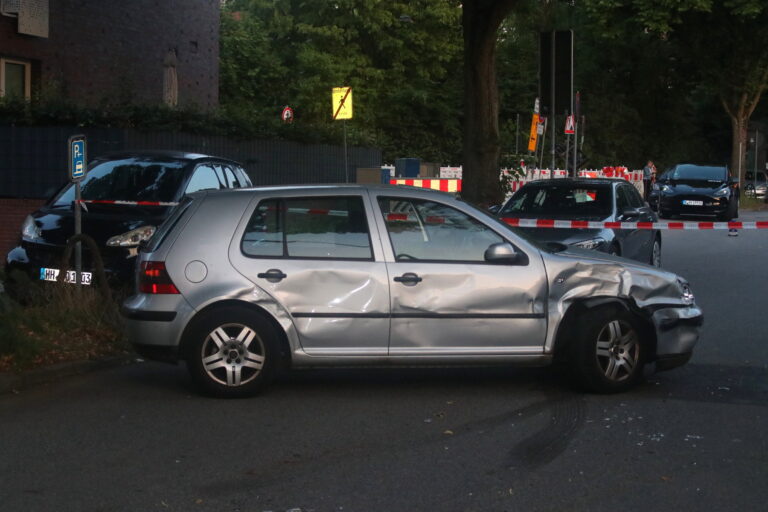 Hamburg Billstedt - Transporter rammt mehrfach VW und flüchtet - festnahme