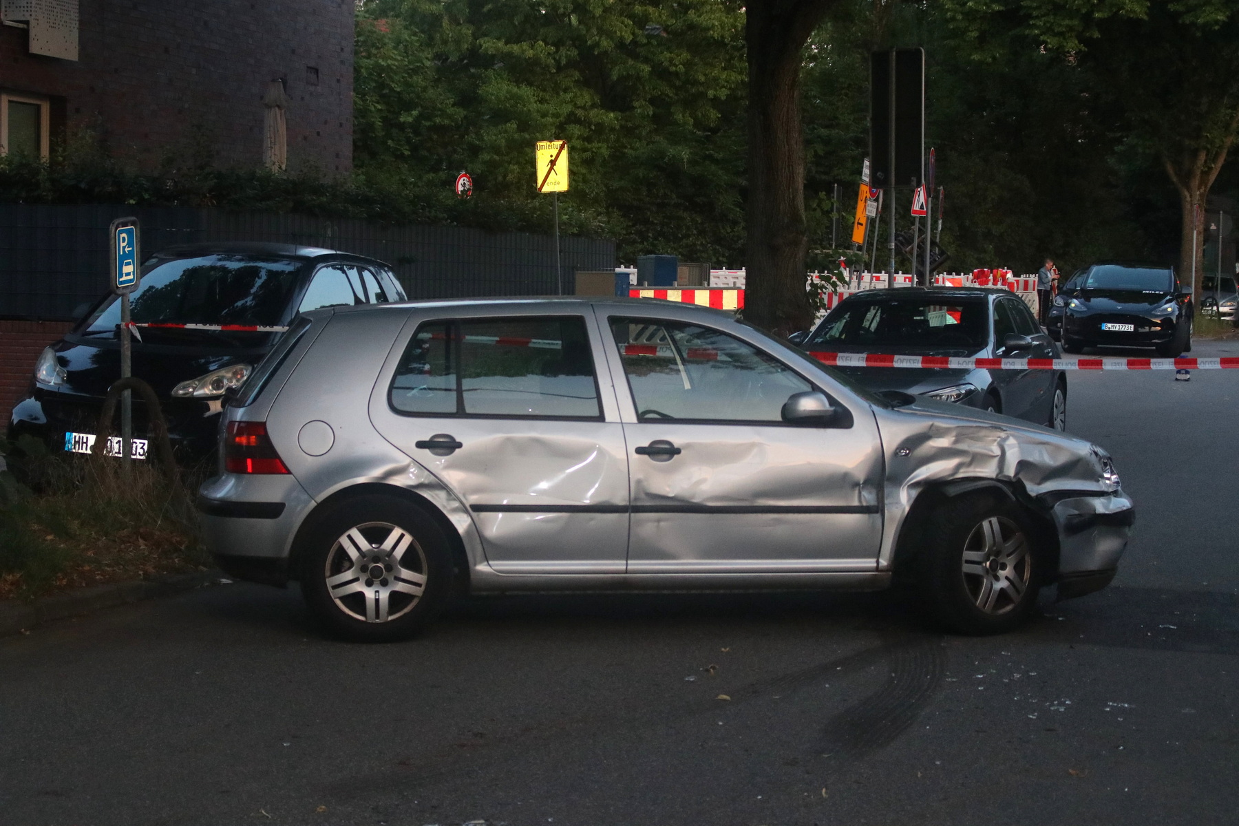 Hamburg Billstedt - Transporter rammt mehrfach VW und flüchtet - festnahme