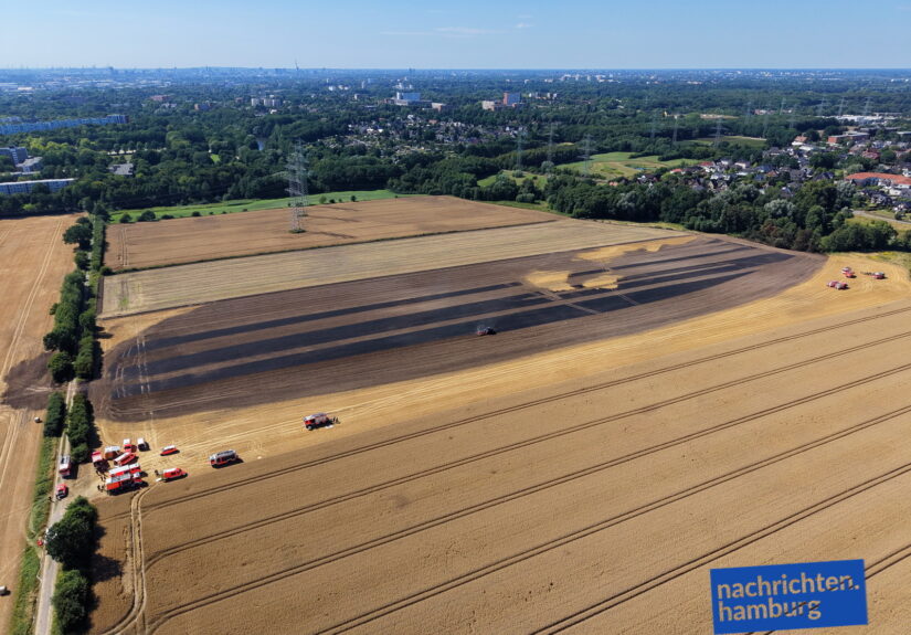6 Ha Feld standen in Flammen