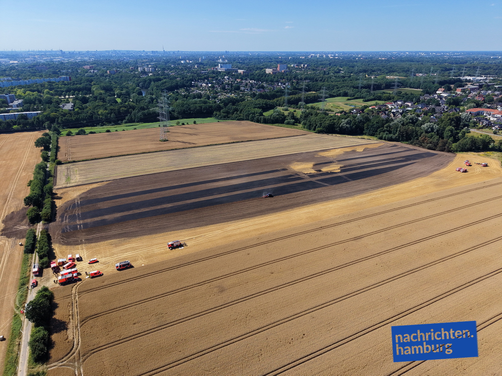 6 Ha Feld standen in Flammen