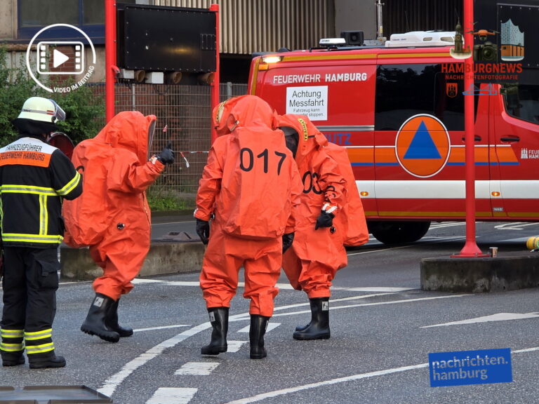 Hamburg Altenwerder - Salzsäure tritt bei Müllverbrennung aus - Großeinsatz für die Feuerwehr