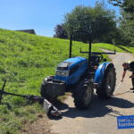 Die Polizei nimmt den Unfall auf. Der Scooter wird sichergestellt.