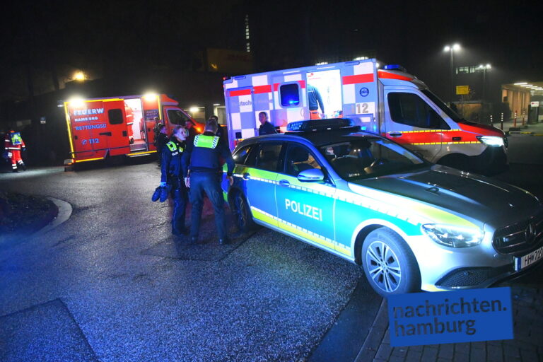 Hamburg Harburg - Messerstecherei auf offener Straße - 2 verletzte, 1 toter