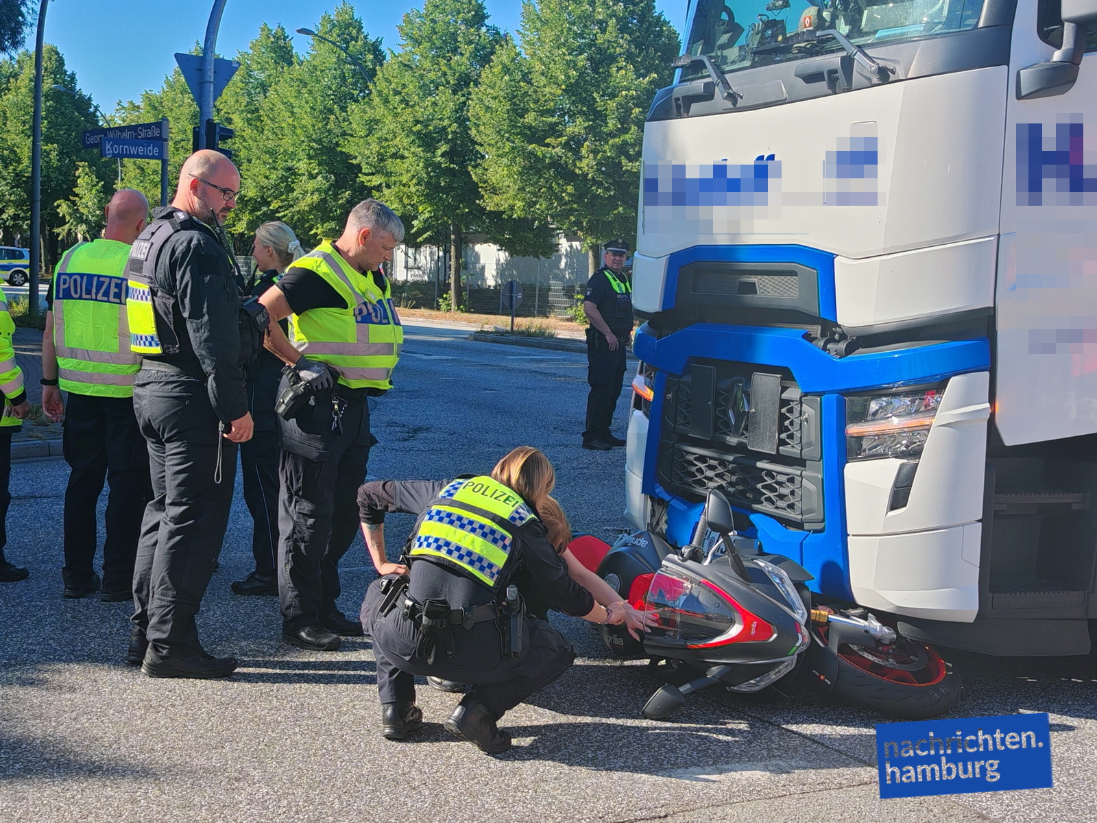 Die Polizei untersucht das Motorrad