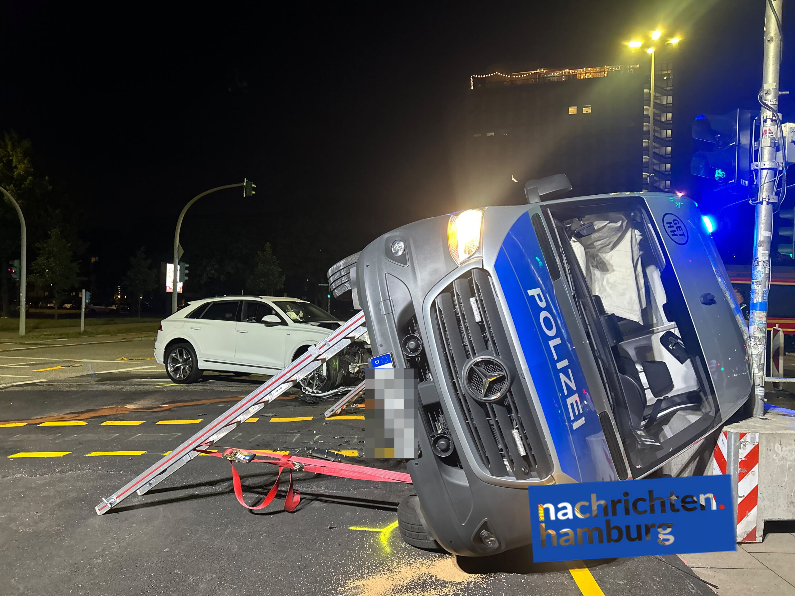 Hamburg St. Georg - Schwerer Unfall mit Gefangenentransporter