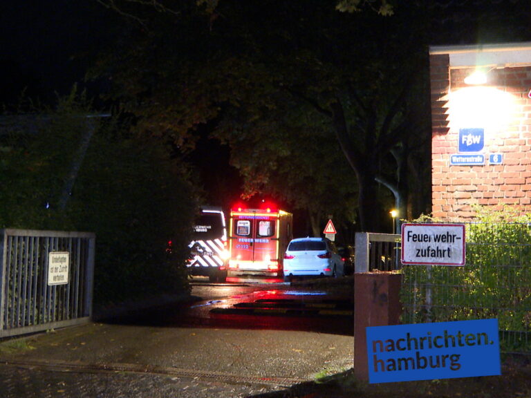 Rettungskräfte auf dem Gelände