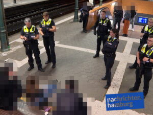 Polizei kontrolliert drei Personen