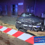 Der zerstörte BMW auf dem GEhweg