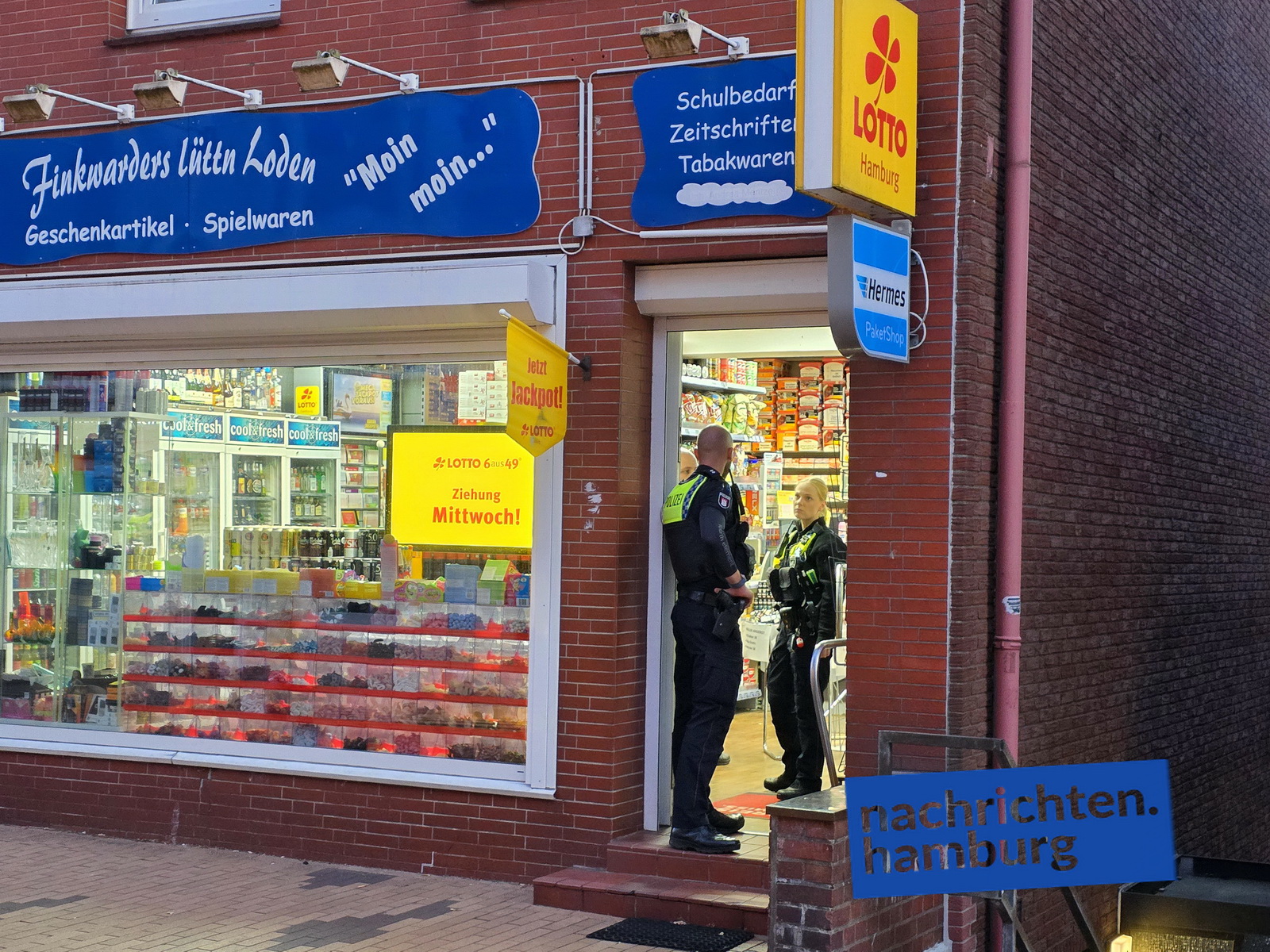 Hamburg Finkenwerder - Raub auf Kiosk - Täter flüchtig