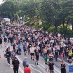 Demo-Rave zieht durch Hamburg – Tausende feiern und demonstrieren