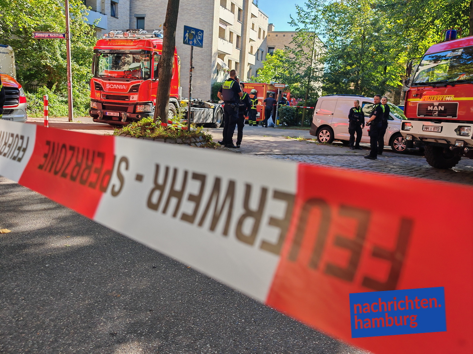 Spezialisten der Feuerwehr in der Hamburger Hochstraße