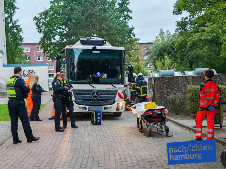 Der Müllwagen am Unfallort