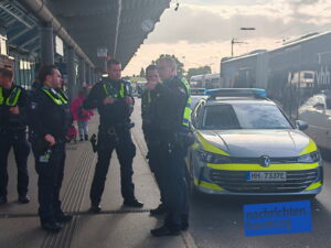 Polizei am Bussteig