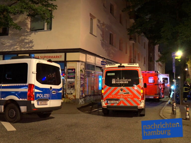 Polizei und Rettungskräfte am EInsatzort