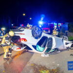 Der Audi liegt auf dem Dach