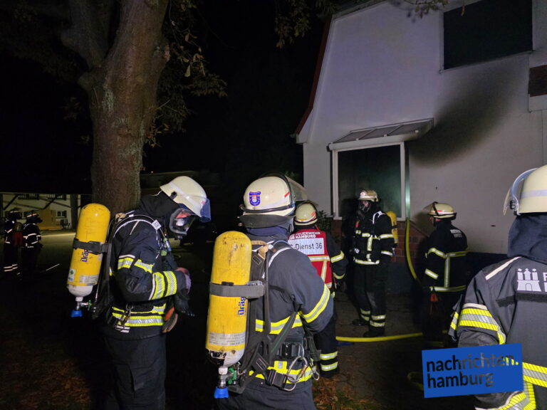 Feuerwehr im Falkenbwegsweg
