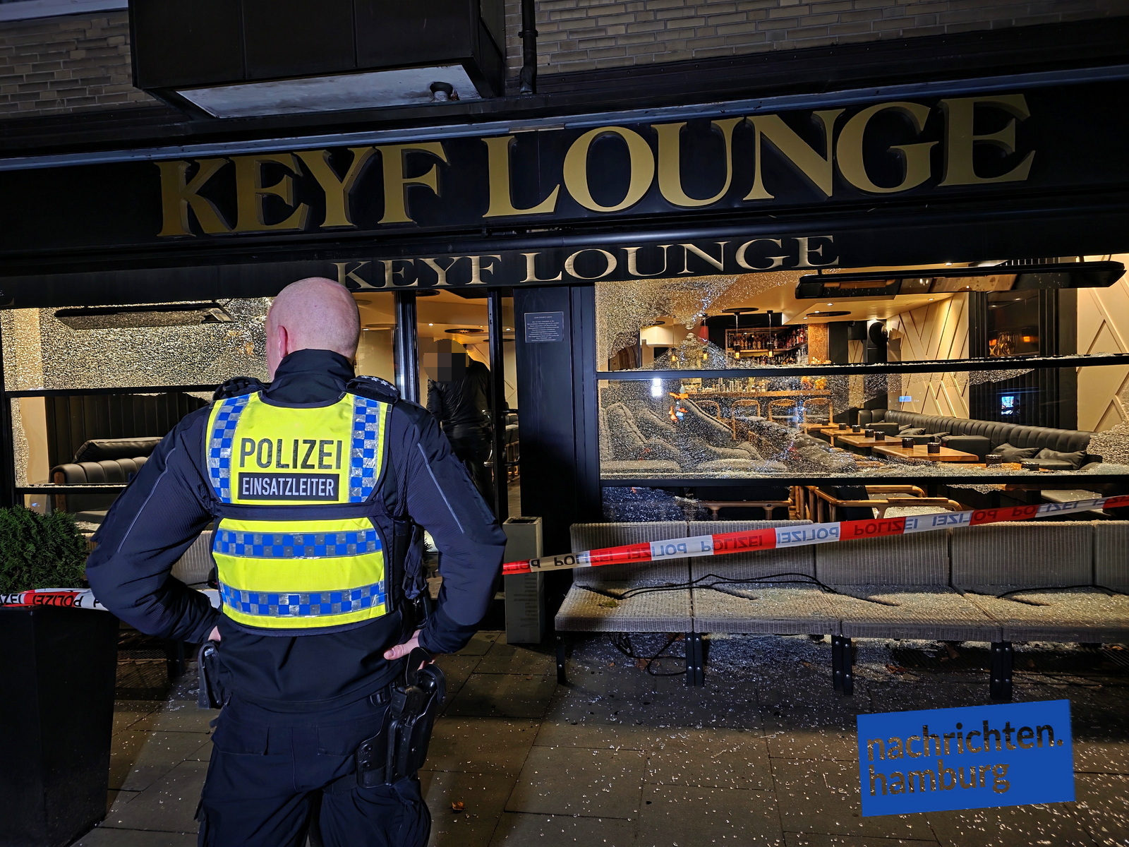 Polizei an der Grindelallee vor der Shishabar