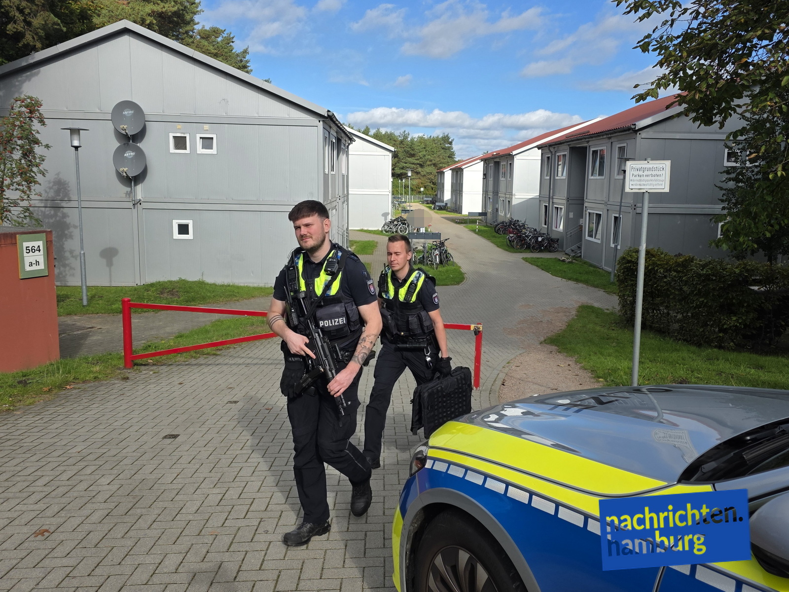 Die Einsatzkräfte rückten vorsorglich mit MP und Schild an