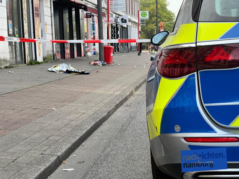 Polizei am Tatort im Schiffbeker Weg